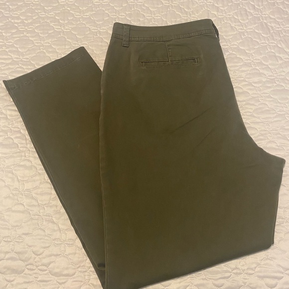 A New Day dress pant in size 16. Color is green olive. Good condition,no damage. - Picture 2 of 8